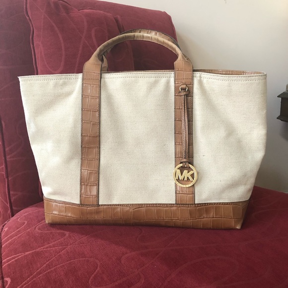 Beautiful Michael Kors Bag - Picture 1 of 6